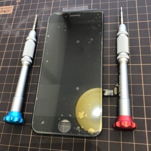 iPhone8 フロントパネル交換修理