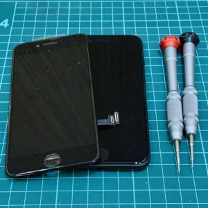 iPhone8　パネル交換