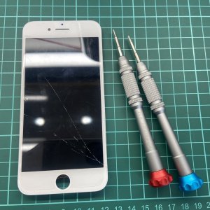 iPhone８バッテリー・パネル交換