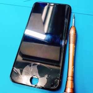 iPhone8 フロントパネル交換