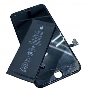 iPhone8 ガラス割れ修理の際についでにバッテリー交換も!