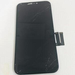 iPhone11 液晶漏れ…→お任せください!最短10分で修理完了!予約不要!