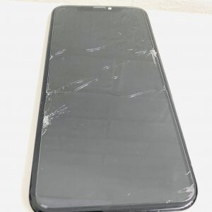 iPhone11 画面割れ…→即日修理!最短10分で修理完了!