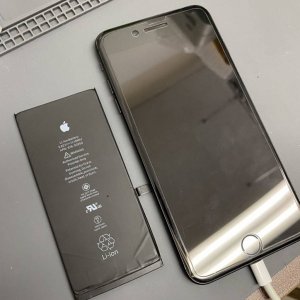 iPhone 8 バッテリー交換