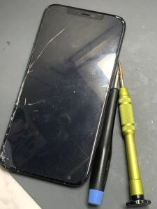 iPhone11 フロントパネル交換