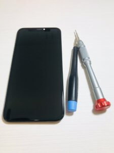 iPhoneX 画面がバキバキに割れてしまった…→画面のヒビ割れは即日修理‼iPhone修理満足度NO.1の当店にお任せください‼