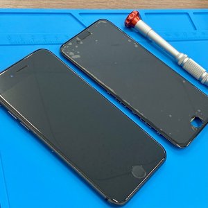 iPhone8 フロントパネル交換修理