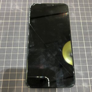 iPhone11 ガラスパネル交換修理