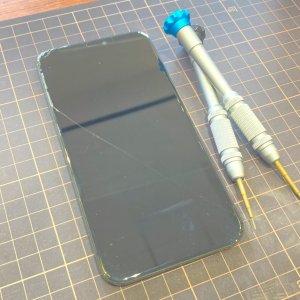 iPhone 11 ガラスパネル交換修理