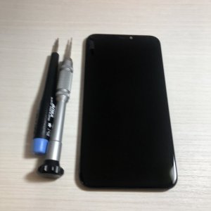 iPhone11Pro落とした後に画面が割れ黒いシミが…→即日修理で解決!!そのまま放置は危険!!不具合を起こす可能性があります!!