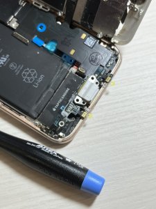 iPhone8充電ケーブルを刺しても充電できない…→ライトニング交換でお悩み解決‼即日修理‼