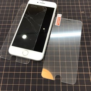 iPhone8 強化ガラス張替