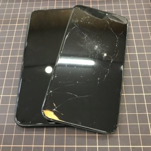 iPhone11 フロントパネル交換