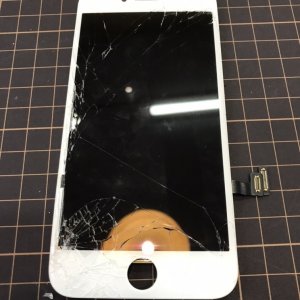iPhone8 フロントパネル交換