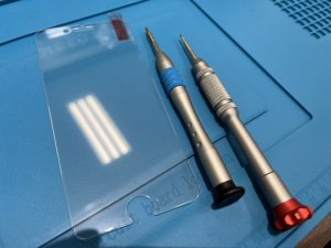 iPhone8　強化ガラス永久保証