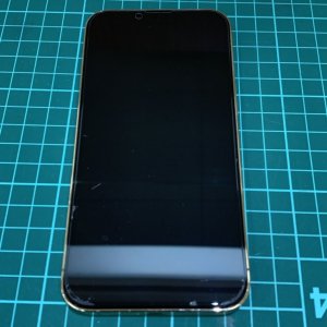 iPhone13 強化ガラス張り替え