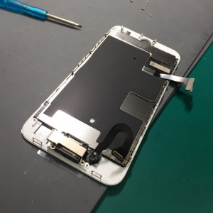 iPhone8 フロントパネル交換