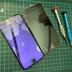 iPhone8　フロントパネル交換