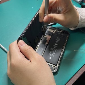 iPhone8 フロントパネル交換