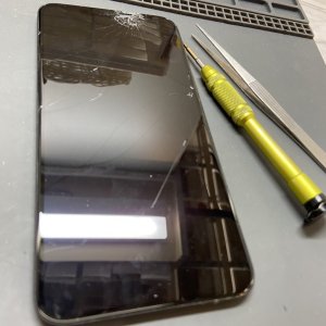 iPhone11 Pro Max フロントパネル交換 ガラス交換 画面割れ