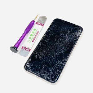 iPhone11液晶交換 画面バキバキ 液晶漏れでお困りの方は是非当店を!