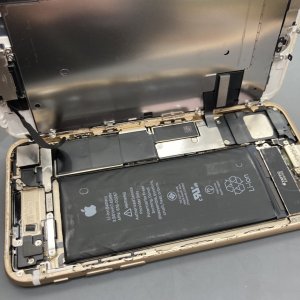 iPhone7 バッテリー 膨張している場合はお早めに交換を！