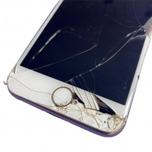 iPhone8 画面割れ 割れが酷くても大丈夫です！！