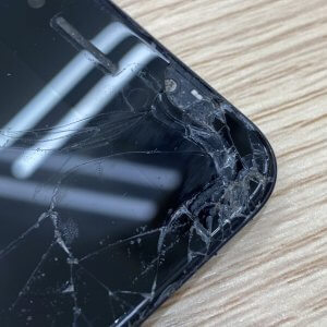 iPhoneSE2 画面割れ…→予約不要！即日修理可能！最短15分で修理可能！