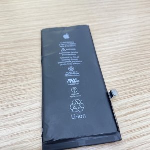 iPhoneXR バッテリーの膨張…→危険ですのでお早めに交換を！