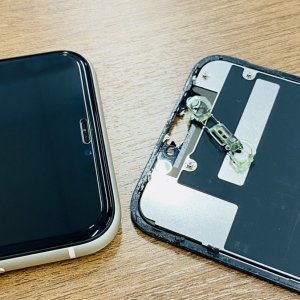 iPhone11 フロントパネル交換修理