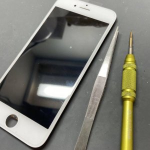 iPhone8 フロントパネル交換 画面交換 ガラス割れ 画面ヒビ