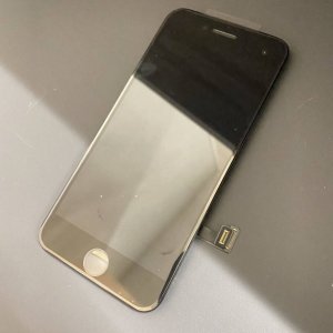 iPhone7 液晶交換+永久強化ガラス貼り付け