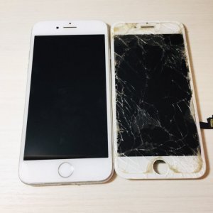 iPhone8 ガラスの破片が指に刺さった…→20分で交換完了!!