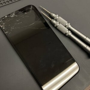 iPhoneXR パネル交換 強化ガラス貼り付け