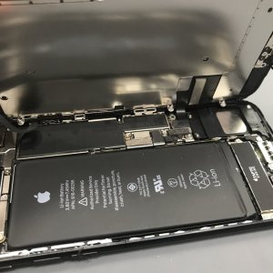 iPhone7 急に充電が無くなる…→お任せください！最短15分でバッテリー交換できます！