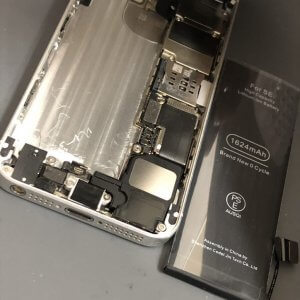 iPhone SE バッテリー交換