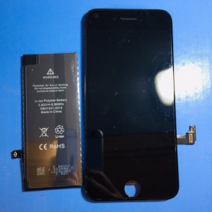 iPhone8 バッテリーとパネル同時交換→同時修理割引適用!!