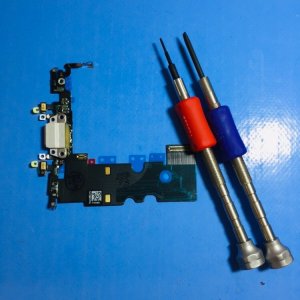 iPhone8 充電ケーブルの接触が悪い…→ライトニング交換で解決!!