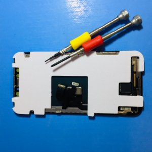 iPhoneX 落として画面が割れてしまった…→即日修理で20分で綺麗な画面へ‼