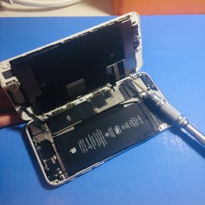 iPhone8 いきなり充電が落ちる…→バッテリー不良が原因です‼