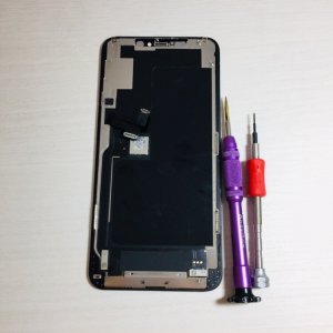 iPhone11ProMax 画面が割れて操作不能…→即日修理で綺麗な画面へ!!