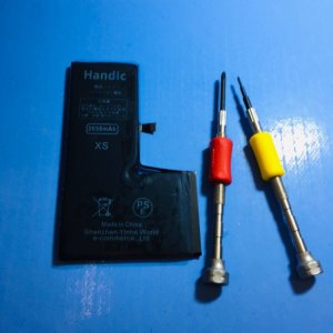 iPhoneXS フル充電してもすぐ充電切れ…→バッテリー交換で復活！！当店で即日修理!!