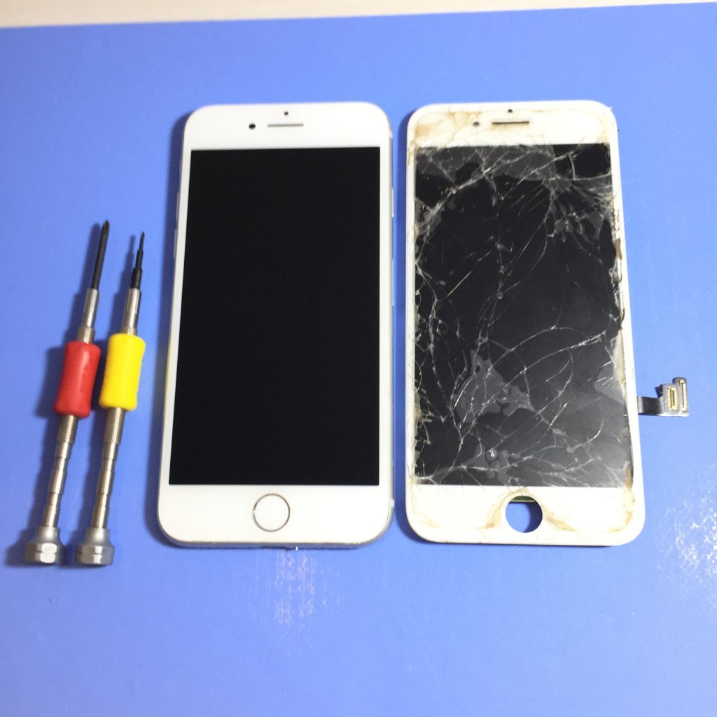 iPhone8 画面割れの後、勝手に動作するようになった…→ゴーストタッチという症状が起きてました。