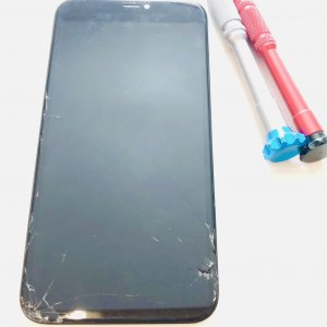 iPhoneXS (アイフォンXS ) ガラス割れ交換 画面の破損 ガラス欠けにより危ない など