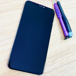 iPhone XS Max ガラス交換 画面割れは即日対応可能です！最短修理時間20～30分！