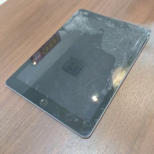 iPad5フロントパネル交換　9.7インチ　2017年　第5世代