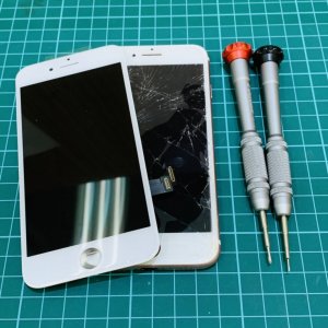 iPhone8 パネル交換