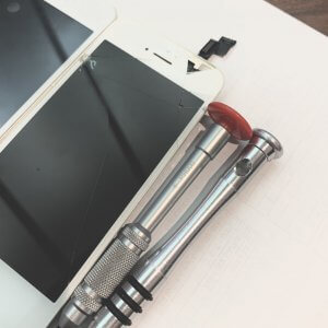 iPhoneSE フロントパネル交換 バッテリー交換