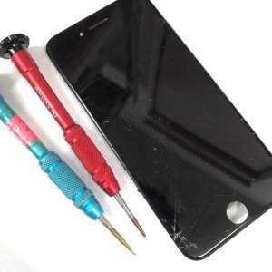 iPhone8 フロントパネル交換修理
