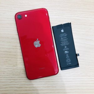 iPhoneSE2 バッテリー交換 →100%充電されても充電したままにしていませんか?